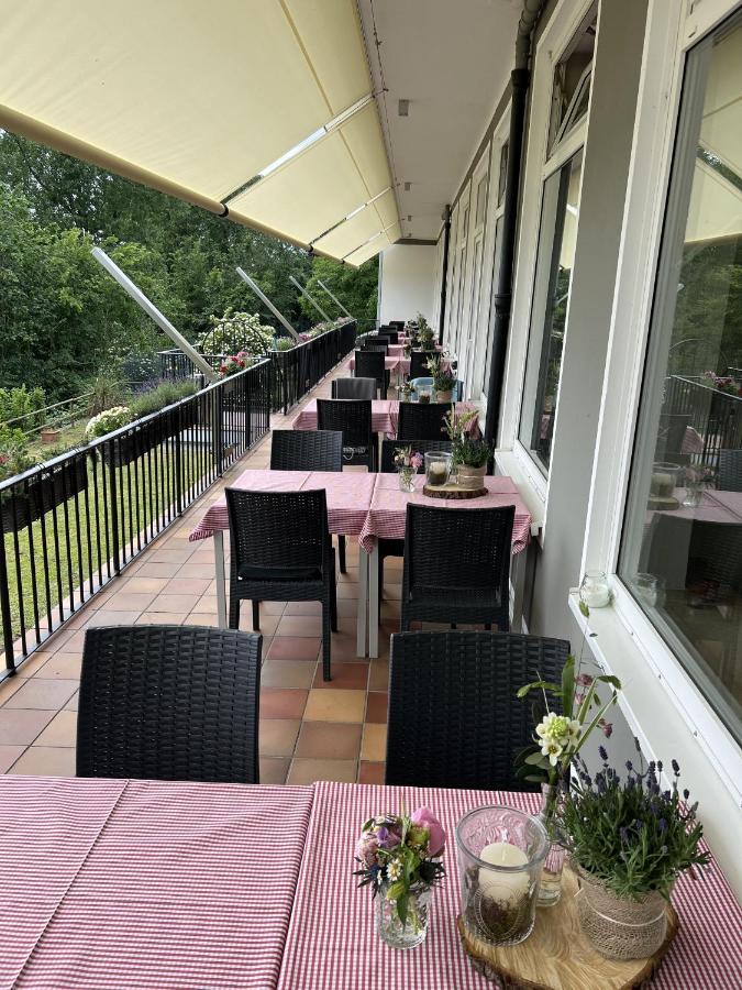 Hotel Faehrhaus Km734 Дюселдорф Екстериор снимка