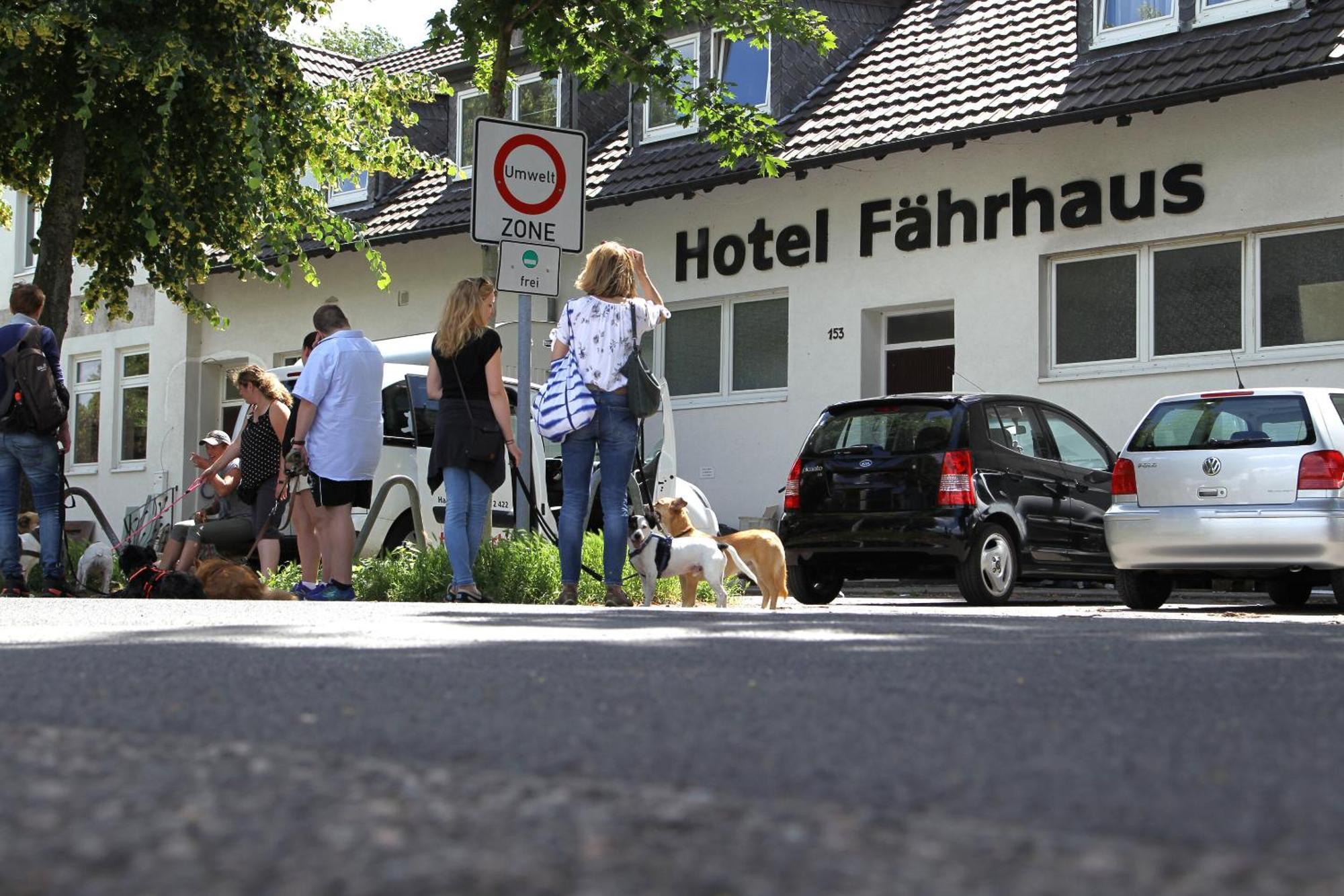 Hotel Faehrhaus Km734 Дюселдорф Екстериор снимка