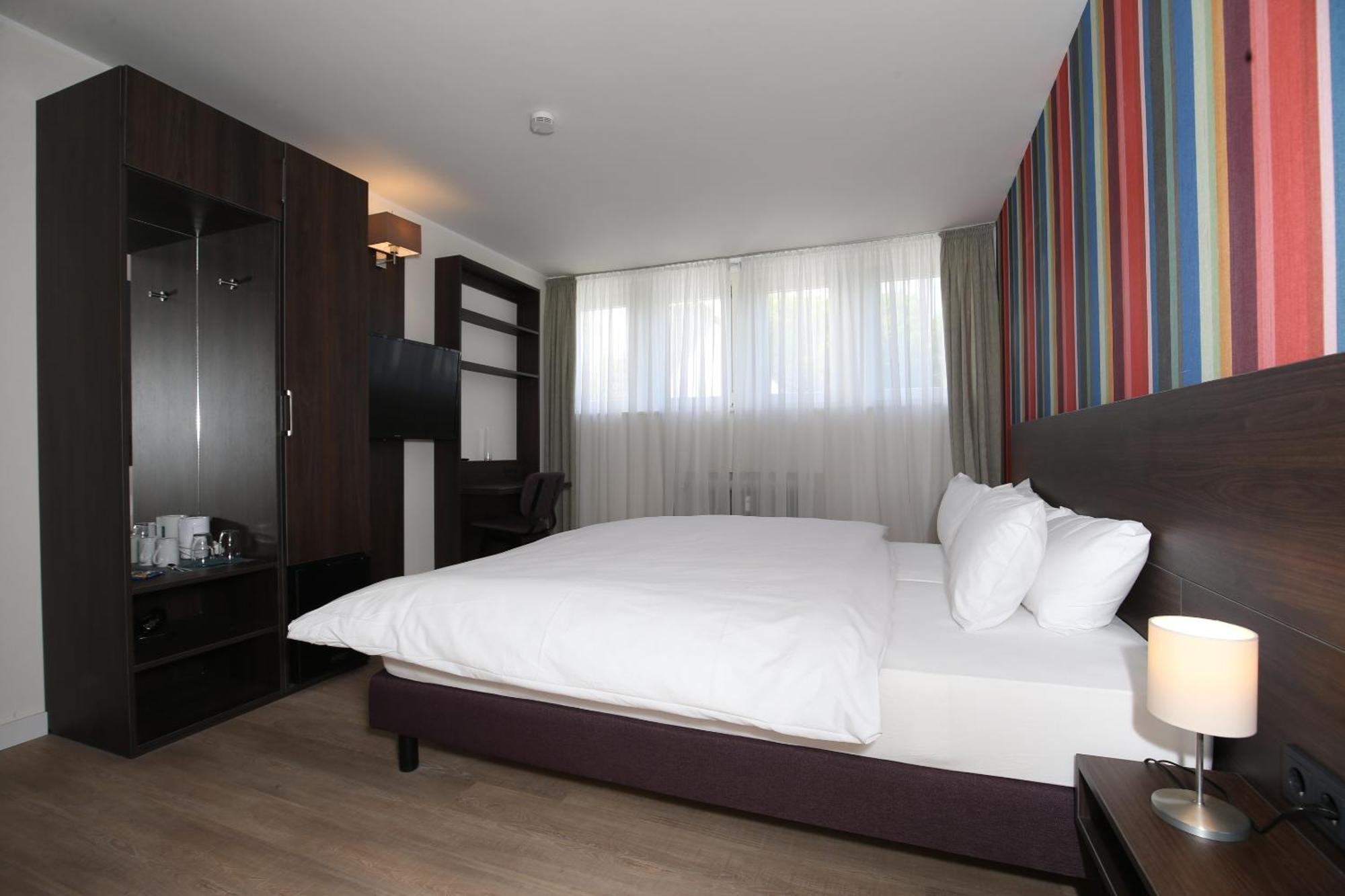 Hotel Faehrhaus Km734 Дюселдорф Стая снимка