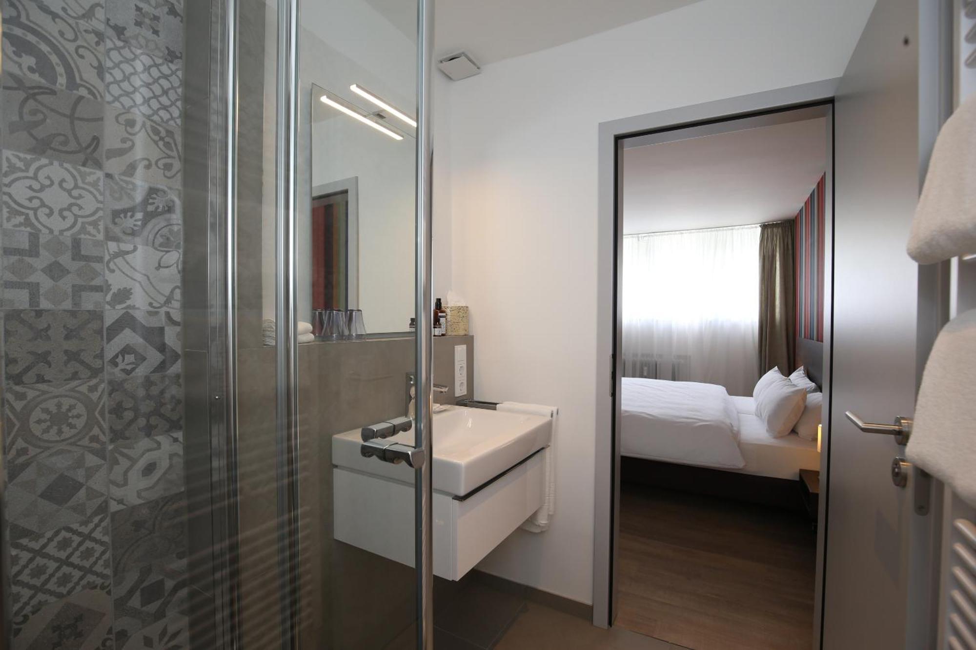 Hotel Faehrhaus Km734 Дюселдорф Стая снимка