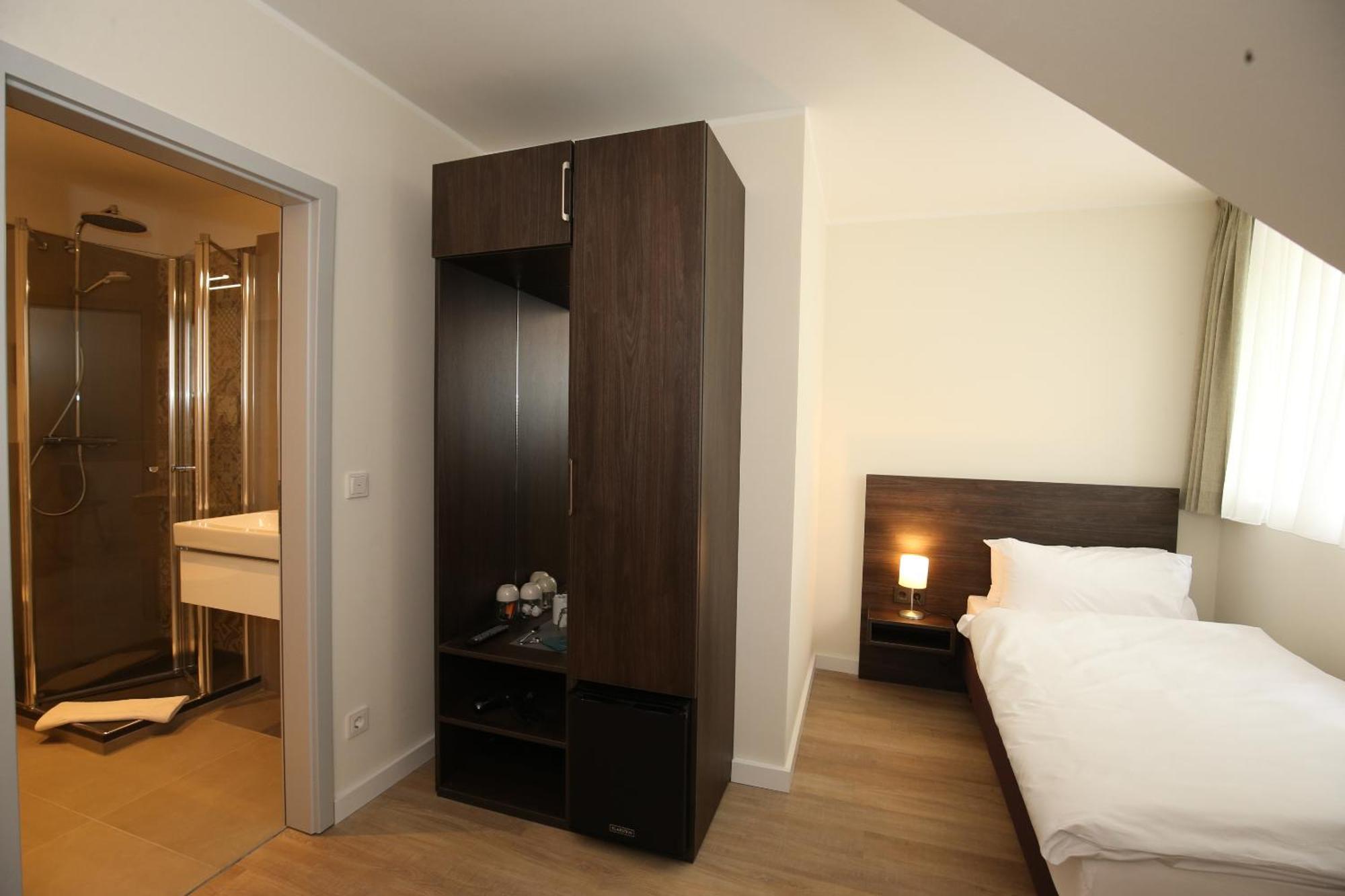 Hotel Faehrhaus Km734 Дюселдорф Стая снимка