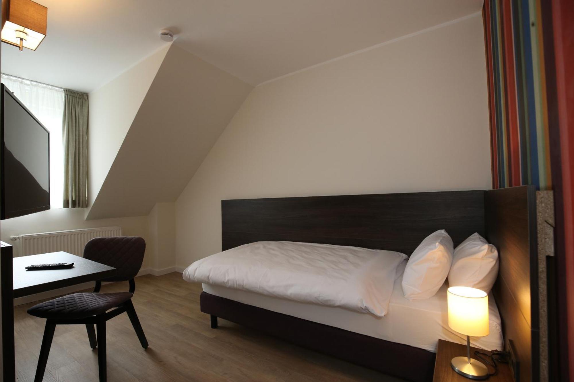 Hotel Faehrhaus Km734 Дюселдорф Стая снимка