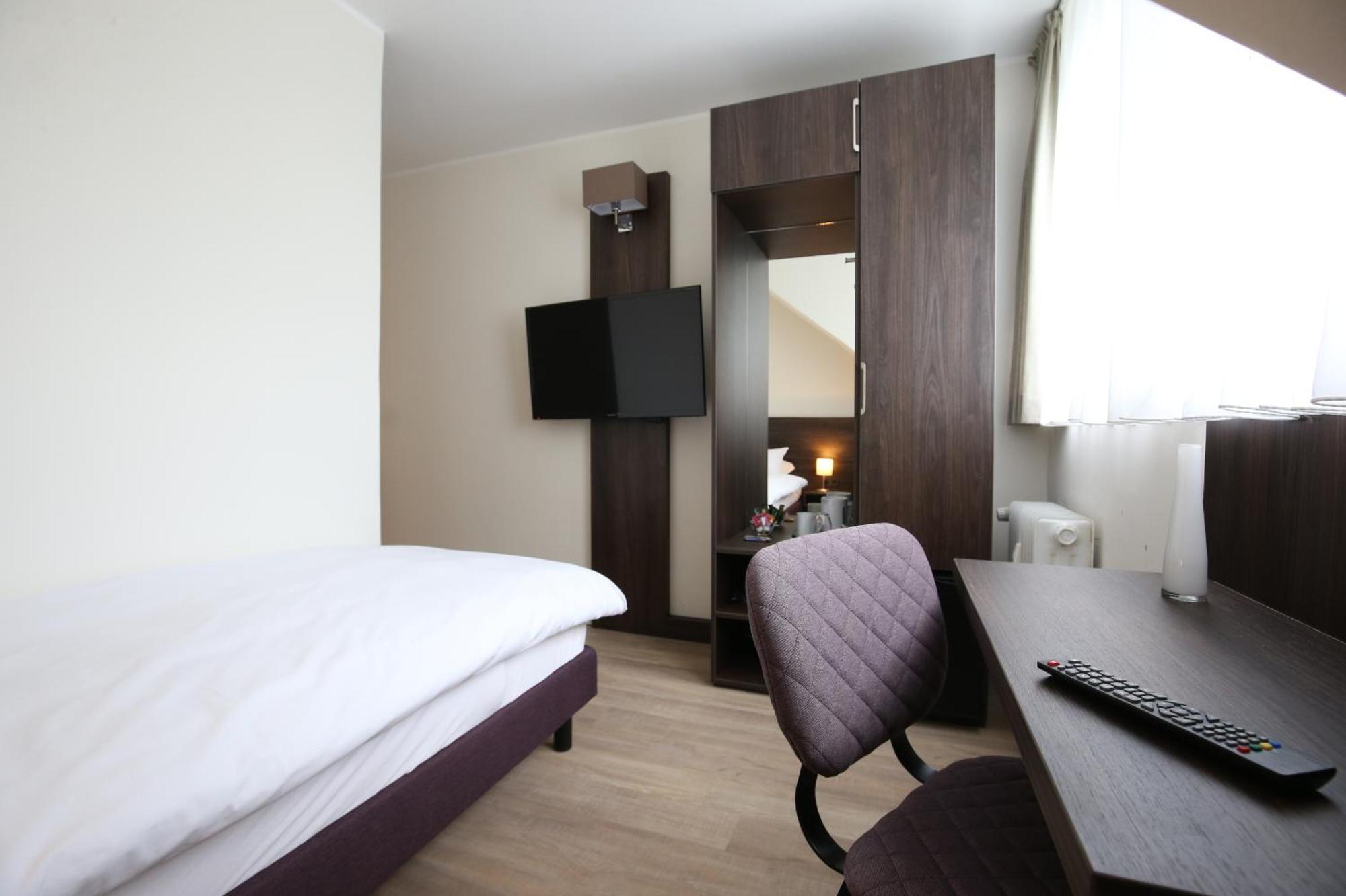 Hotel Faehrhaus Km734 Дюселдорф Стая снимка