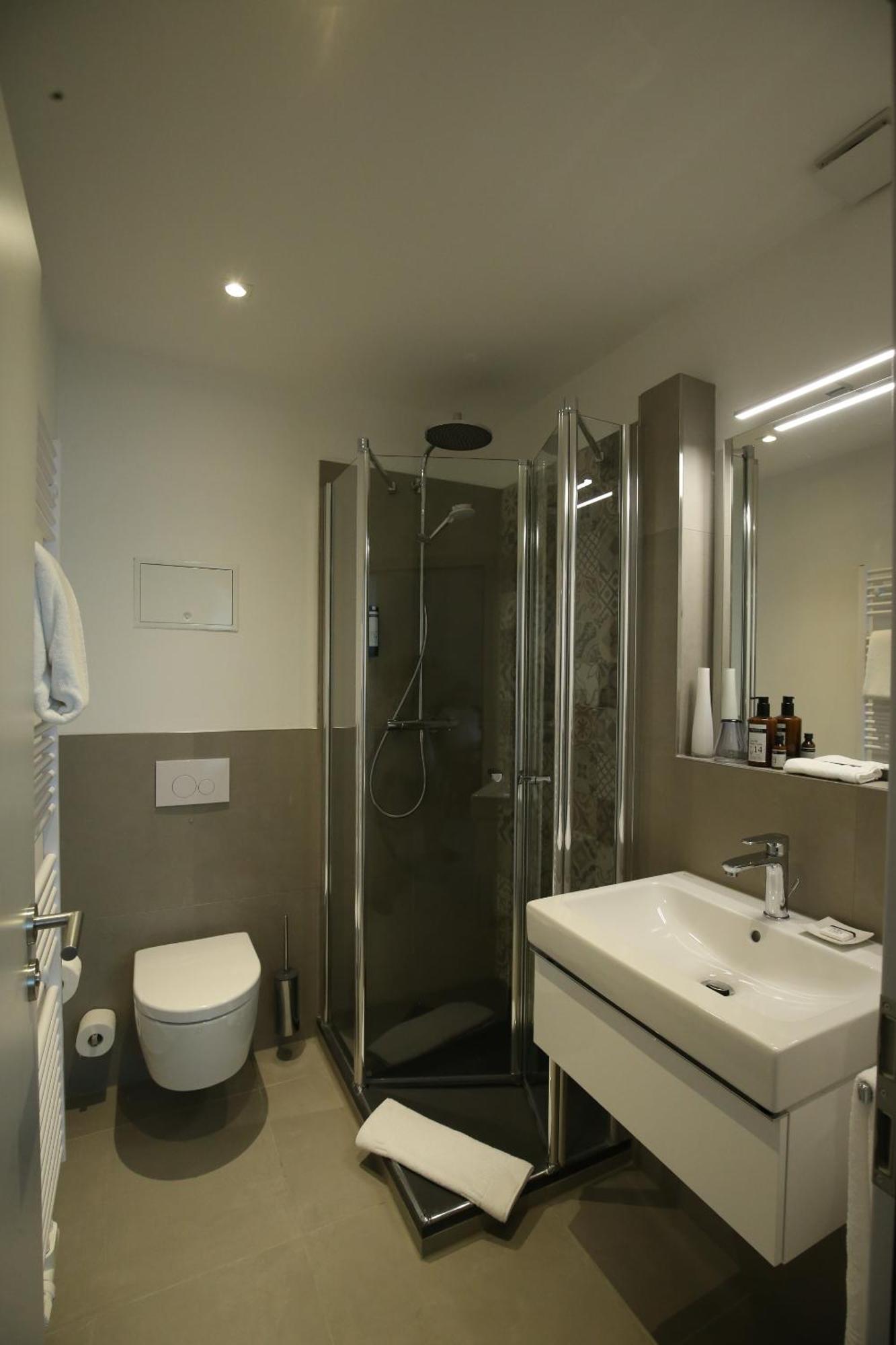 Hotel Faehrhaus Km734 Дюселдорф Стая снимка