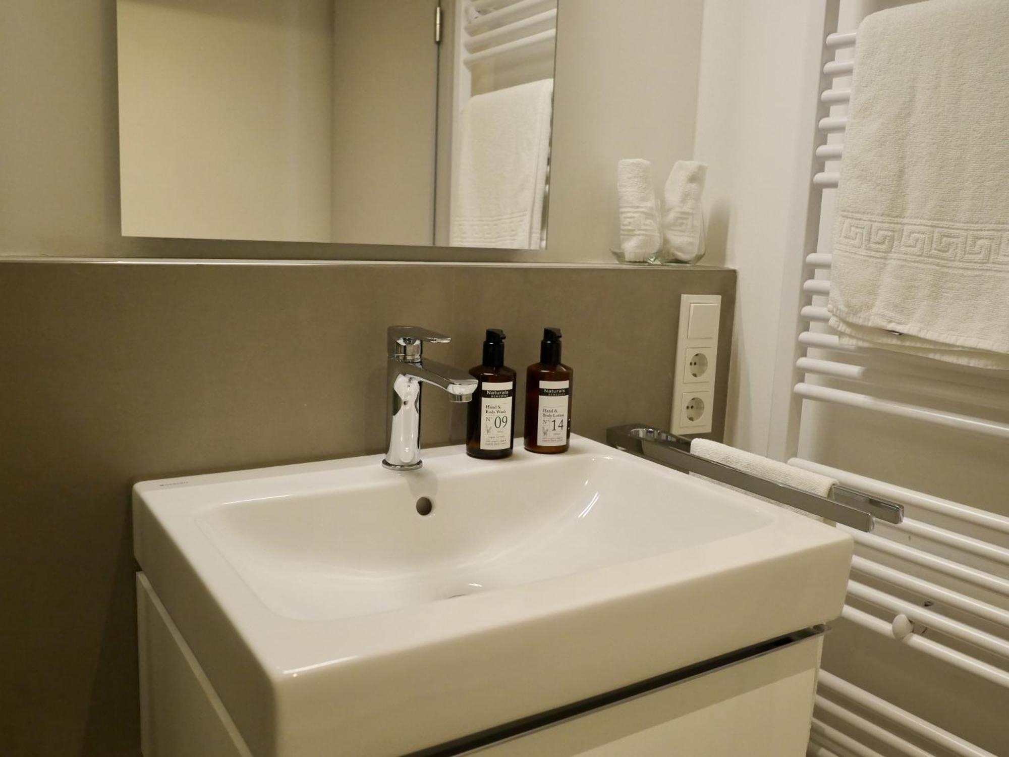 Hotel Faehrhaus Km734 Дюселдорф Стая снимка