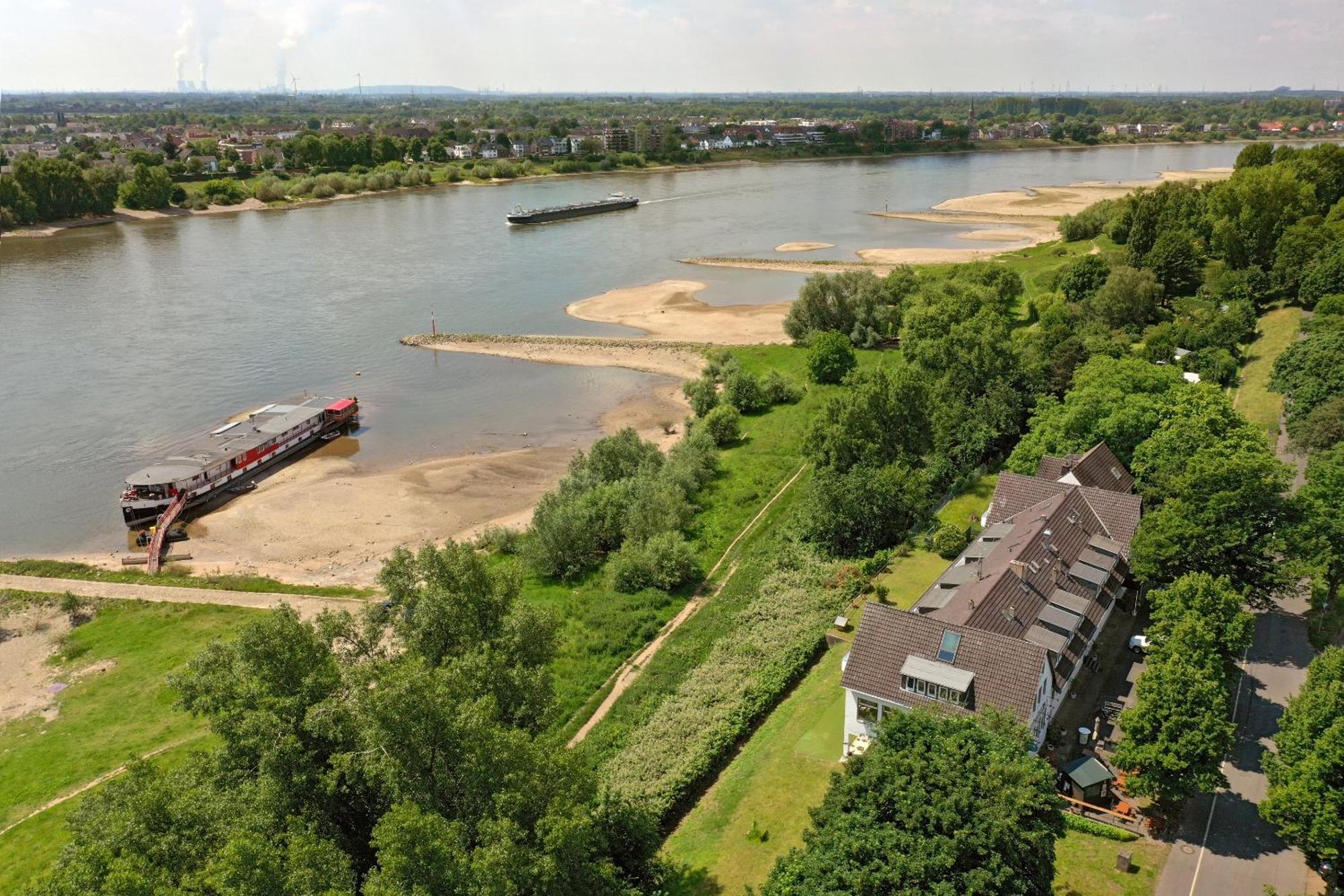 Hotel Faehrhaus Km734 Дюселдорф Екстериор снимка