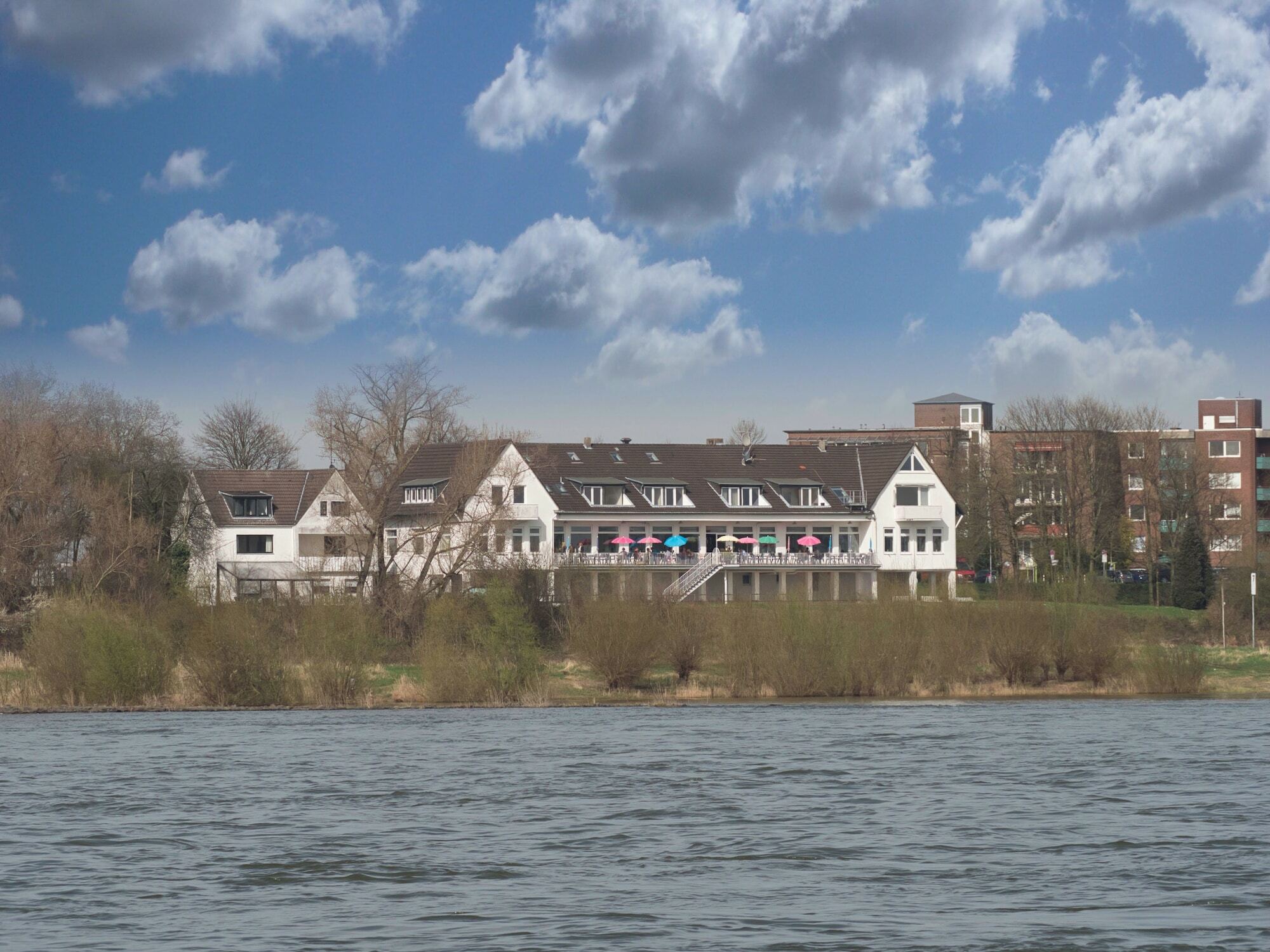 Hotel Faehrhaus Km734 Дюселдорф Екстериор снимка